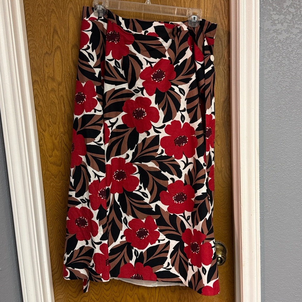 Kate Spade Red and Black Floral Skirt - Picture 2 of 3